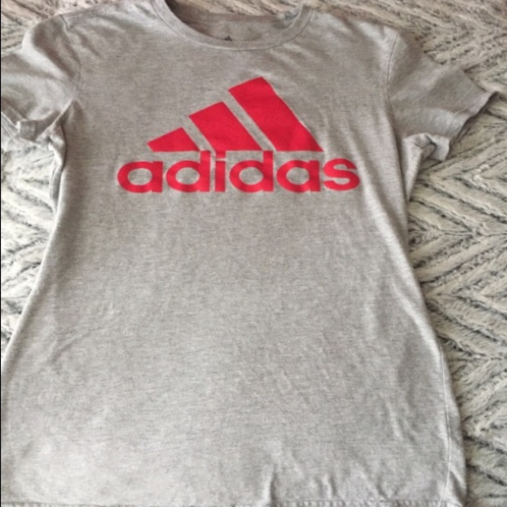 Women’s Small Adidas T shirt 👚